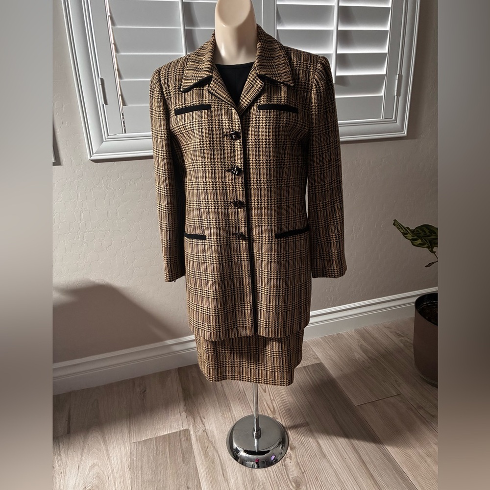 Renlyn Classic Plaid Women's Blazer and Skirt set